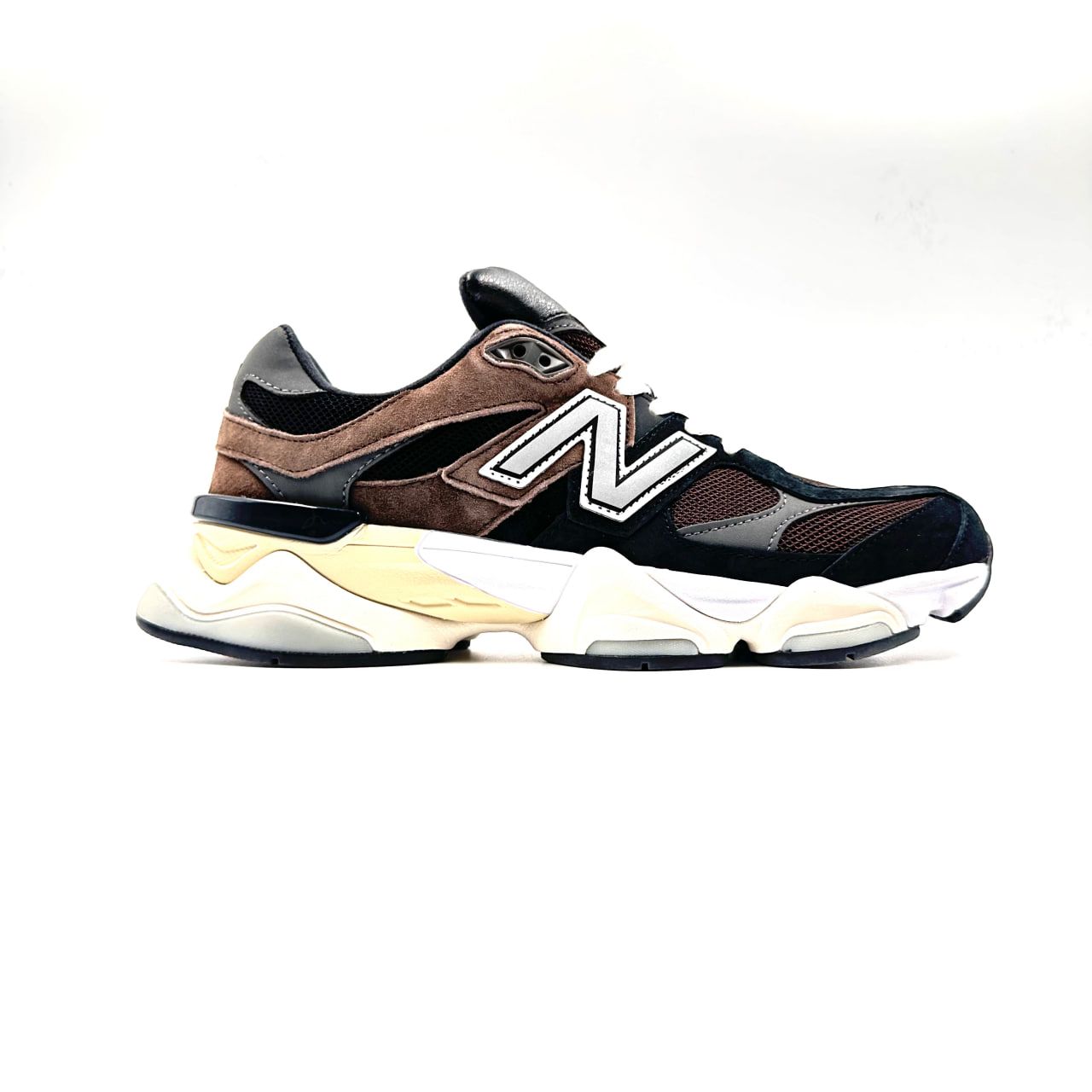 

Спортивные кроссовки унисекс New Balance 9060 коричневые 41 EU, Коричневый, 9060