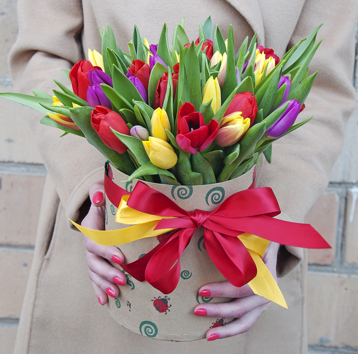 

Букет тюльпанов 25 шт Sfloristic "Времена года" , 50 см , в коробке