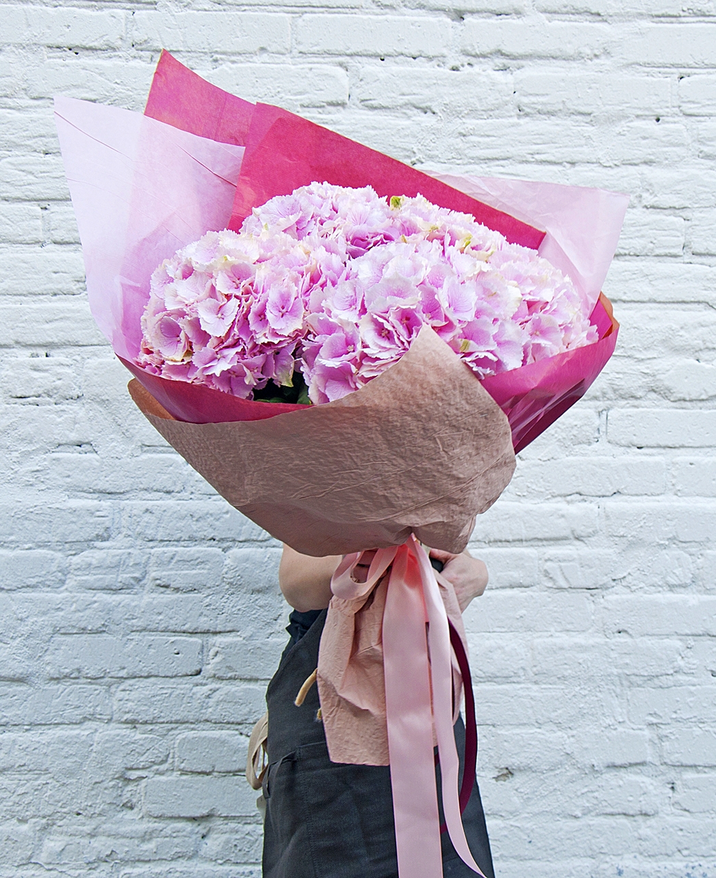 

Букет цветов Studio Floristic гортензия 50 см розовый Зайчик, Зайчик