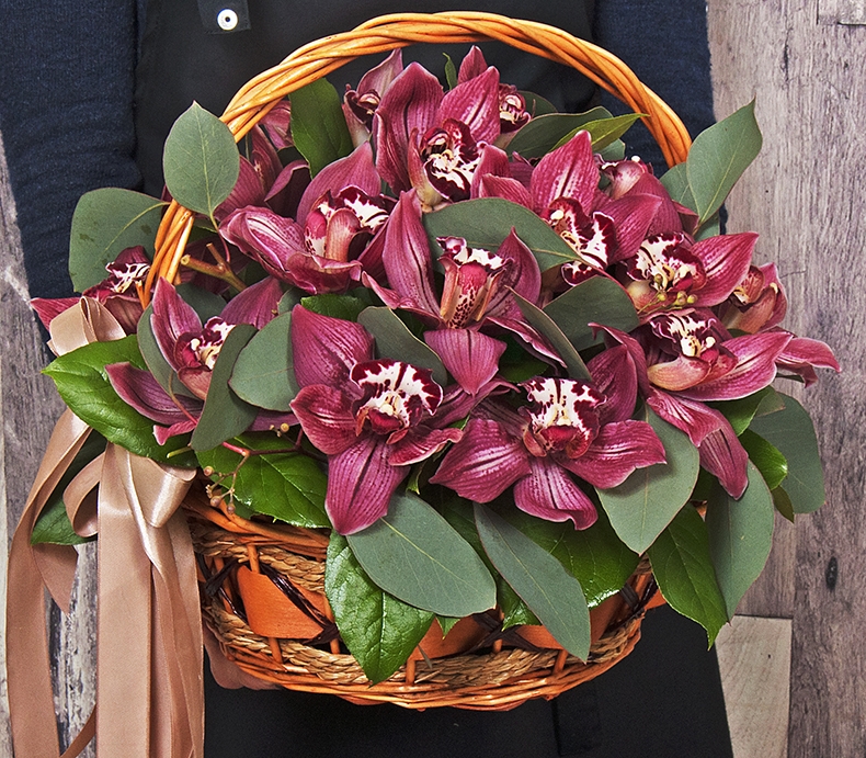 фото Букет орхидеи 15 шт sfloristic "малефисента" , 30 см , в корзине studio floristic