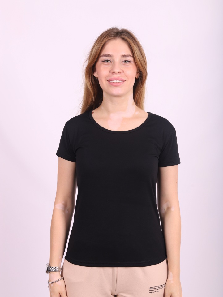 

Футболка женская Louren Wilton Фут-АР черная S, Фут-АР