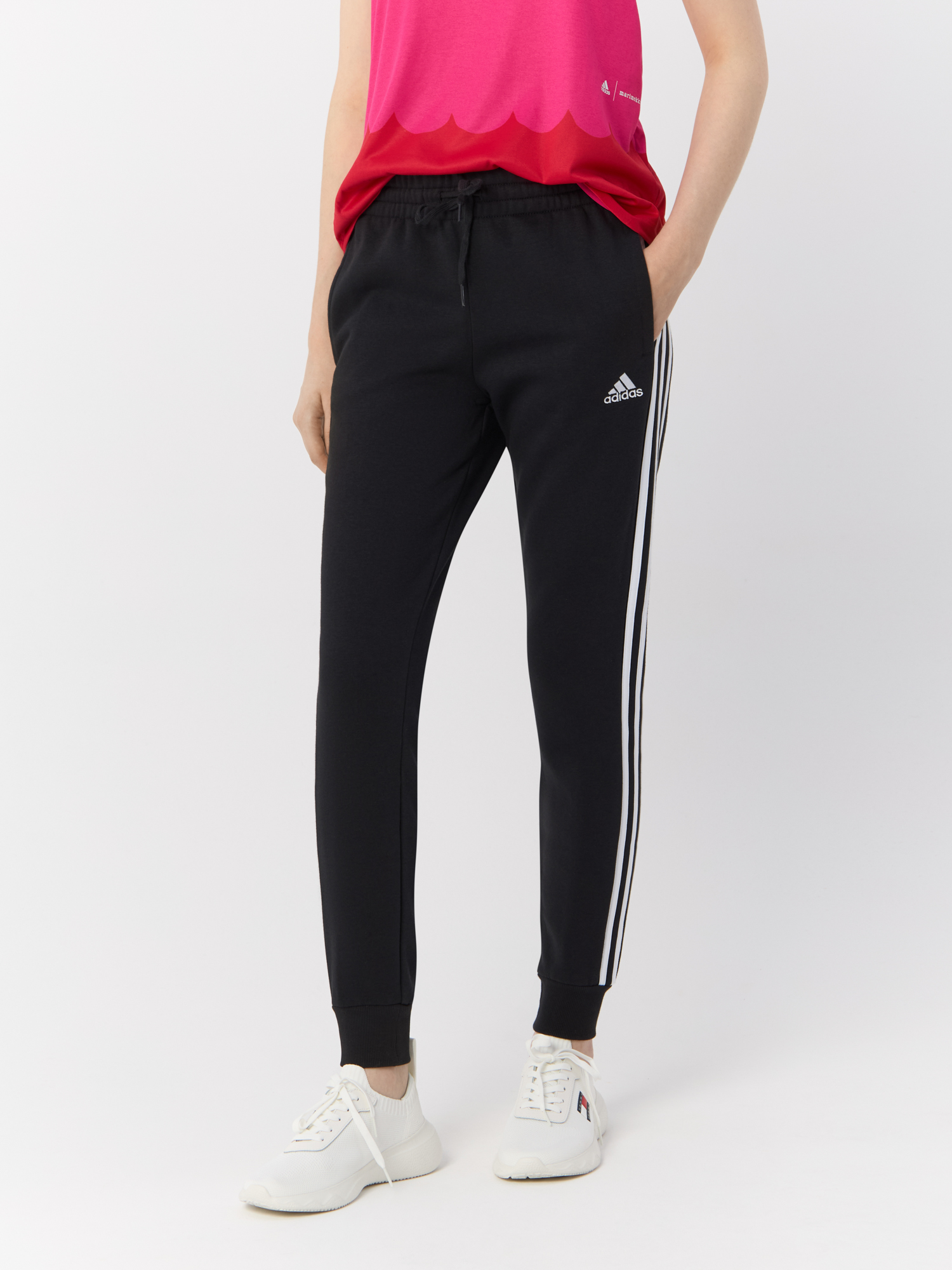 Спортивные брюки женские Adidas GM5551 черные 48