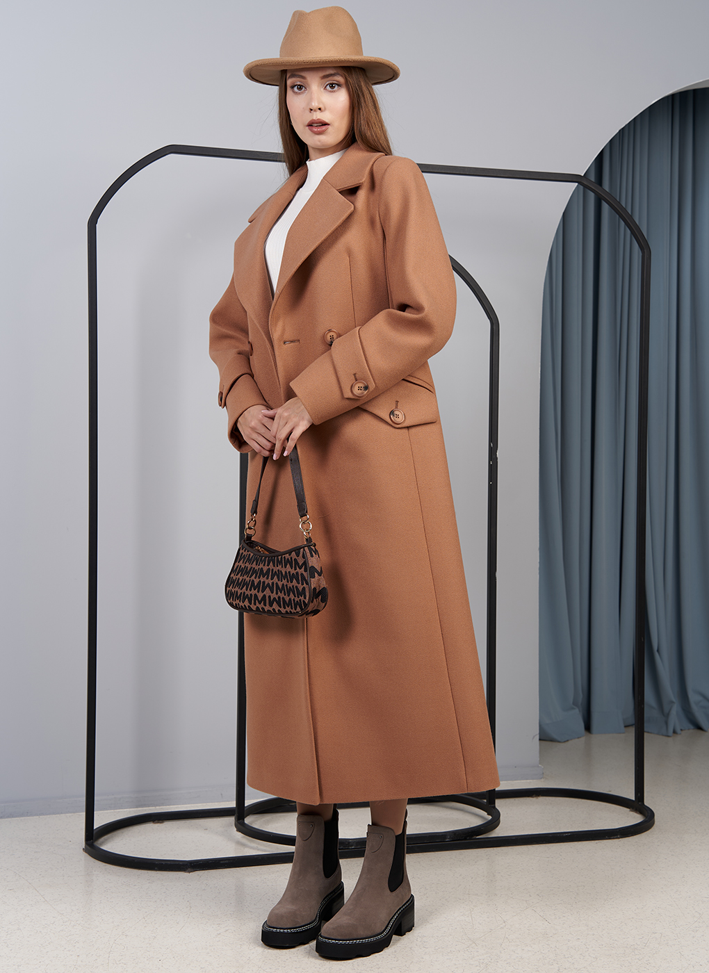 Пальто женское Sezalto 64256 коричневое 42 RU