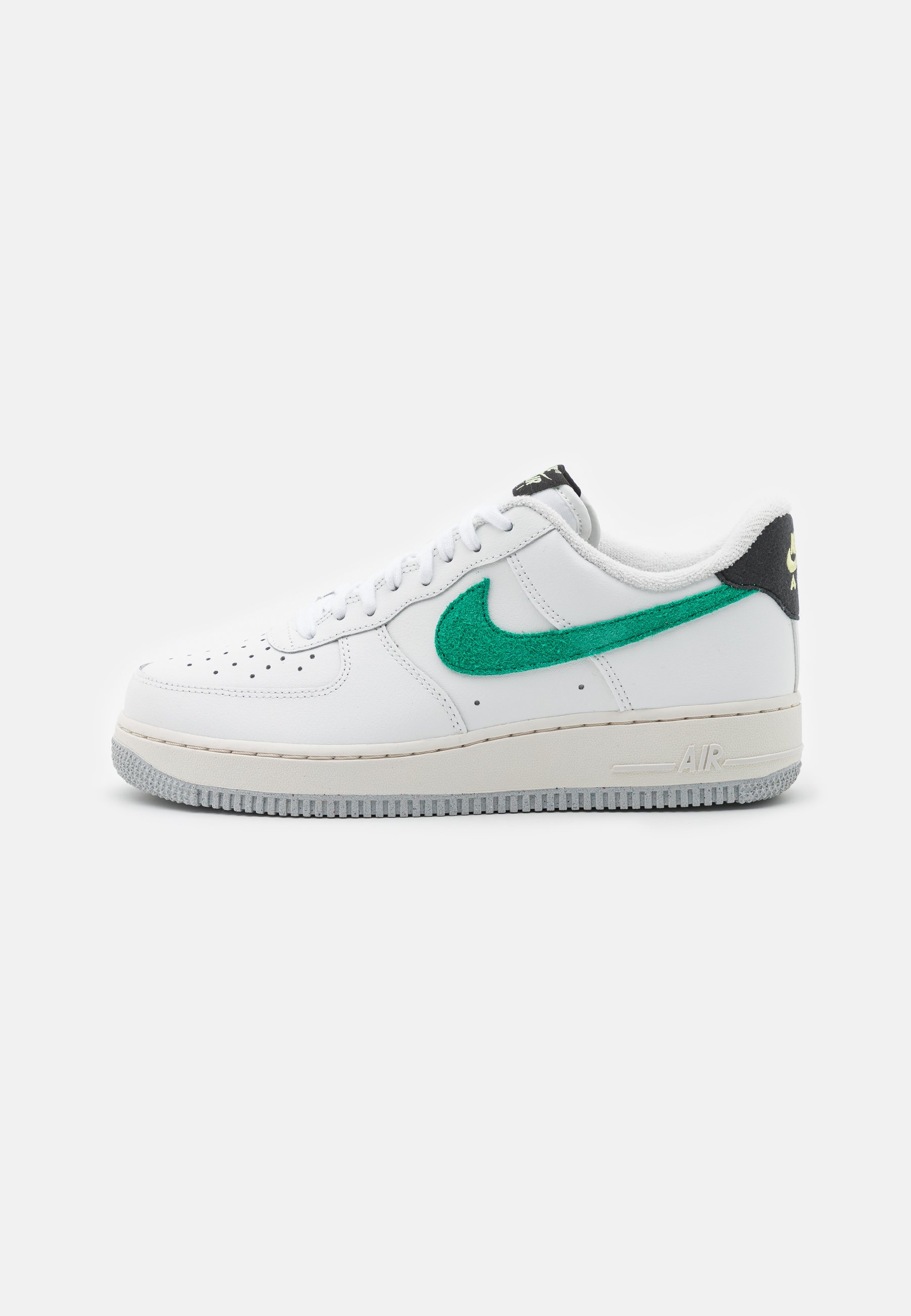 

Кеды мужские Nike Sportswear Air Force 1 07 белые 49.5 EU (доставка из-за рубежа), Белый, Air Force 1 07