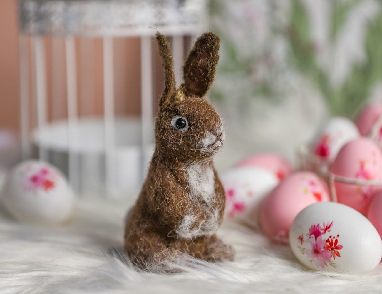 

Валяная игрушка ручной работы ШЕРСТЯНОЙ ЗАЙКА коричневый, 13 см, Kaemingk (Decoris), 520784-коричневый