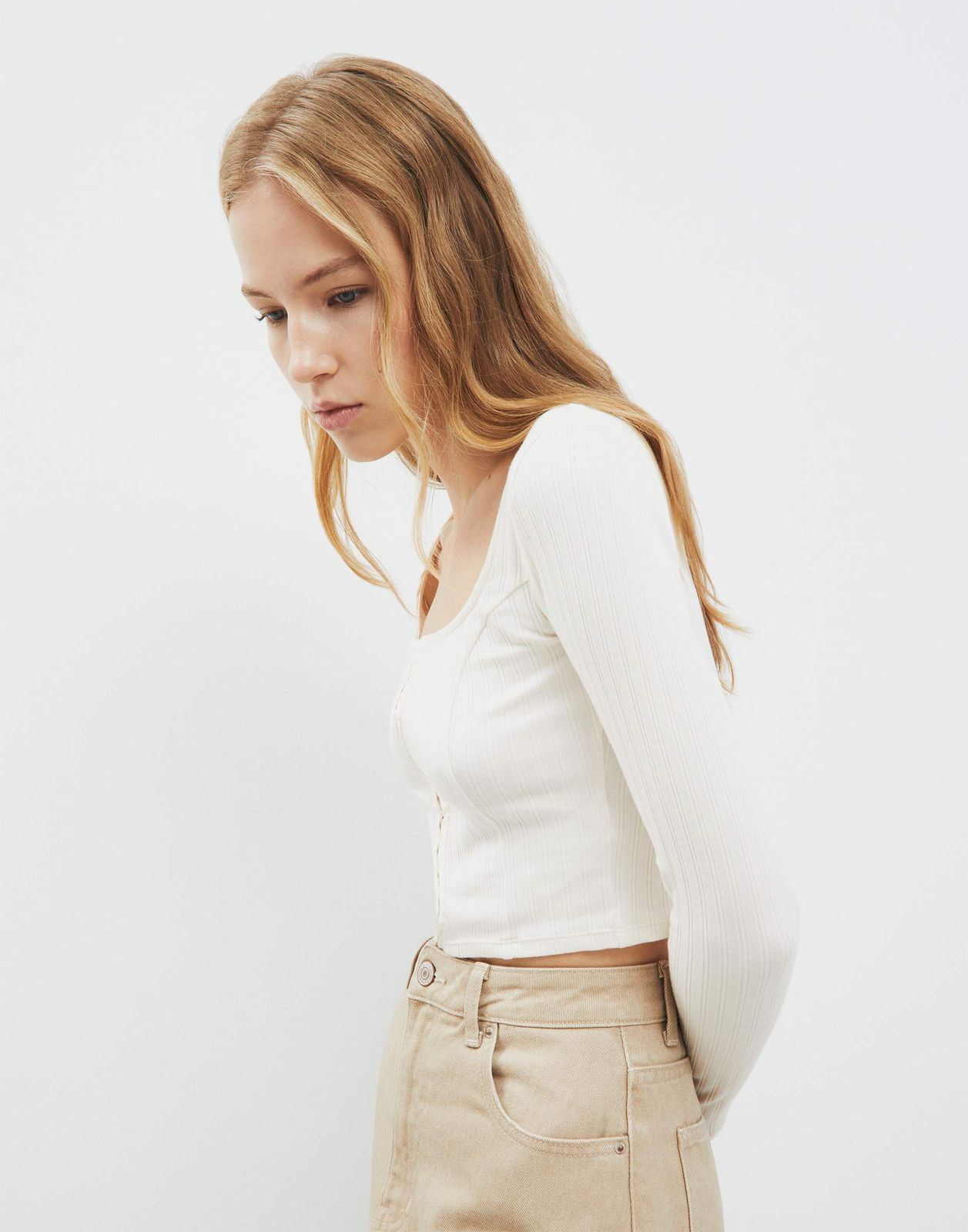 

Лонгслив женский Gloria Jeans GKT021683 молочный S/170, Бежевый, GKT021683