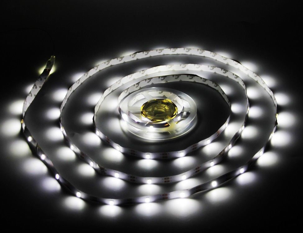 

Светодиодная лента LEDSTRIP на липучке, 90 холодных белых LED, 3 м, Koopman International, XX8780800