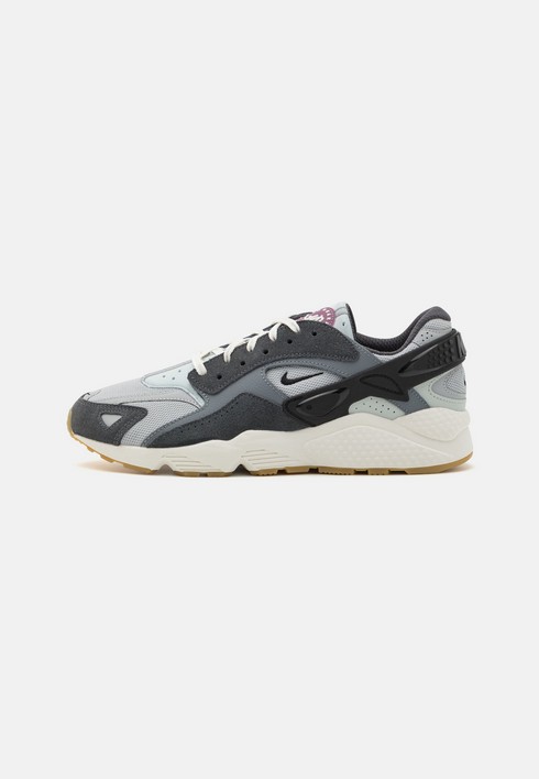 

Кроссовки женские Nike Air Huarache Runner Unisex серые 40.5 EU (доставка из-за рубежа), Серый, Air Huarache Runner Unisex