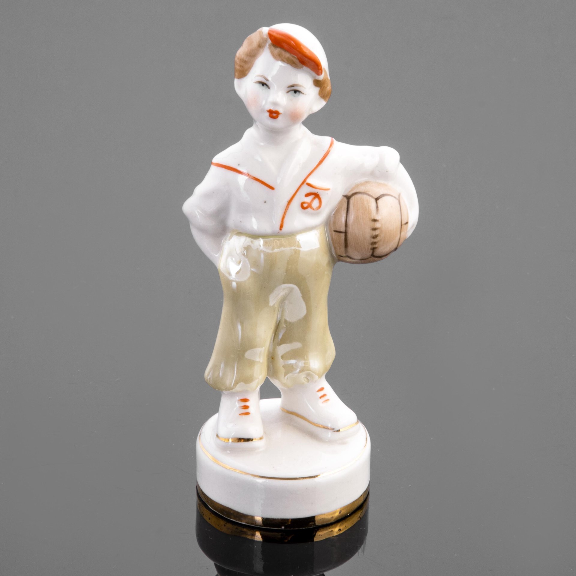 фото Статуэтка, raritetus, "юный футболист", фарфор, роспись, мффз, ссср, 1960-1980 гг. однажды