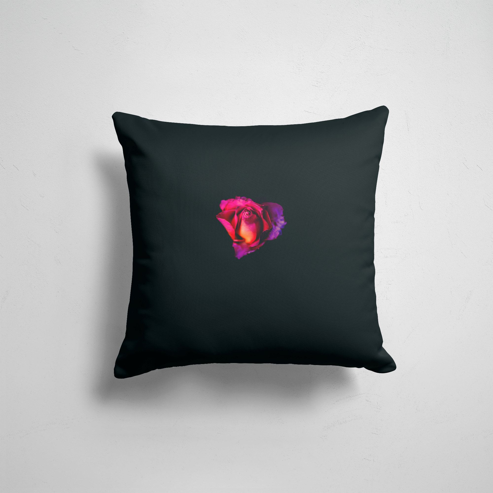 

Подушка декоративная 45х45см Тренды Цветы Розовая Роза на Черном, Разноцветный