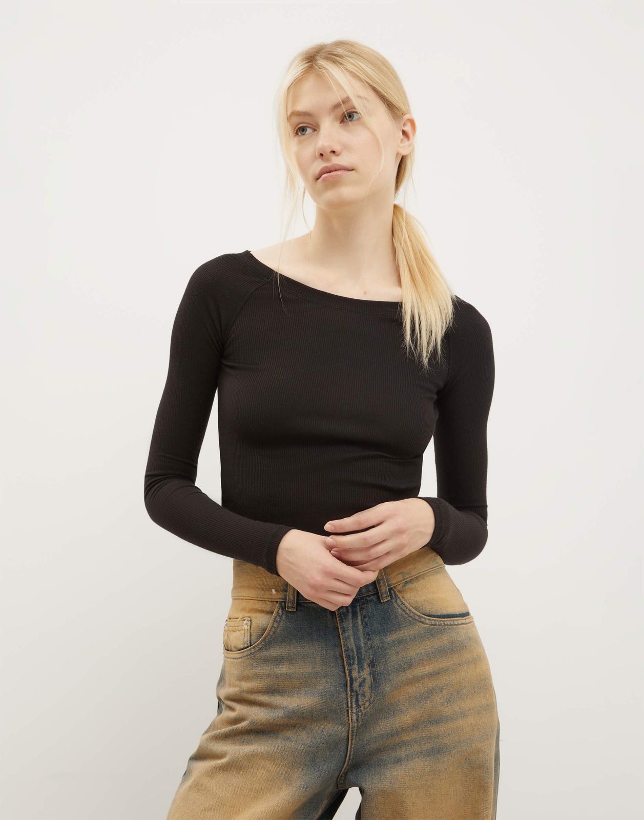 

Лонгслив женский Gloria Jeans GKT024772 черный L/170, GKT024772