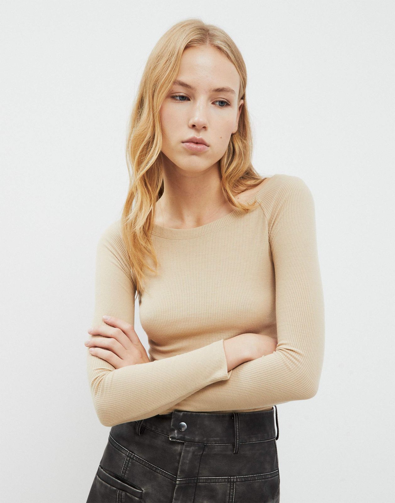 

Лонгслив женский Gloria Jeans GKT024772 бежевый M/170, GKT024772