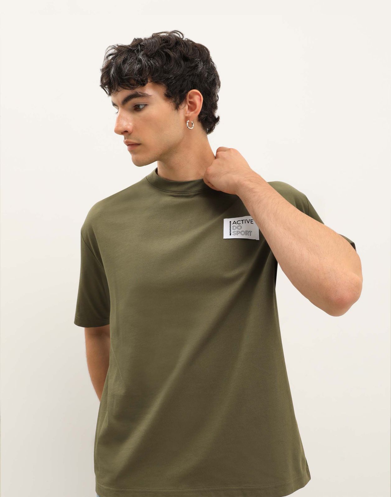 

Спортивная футболка мужская Gloria Jeans BRT000095 хаки XS-S/182, BRT000095