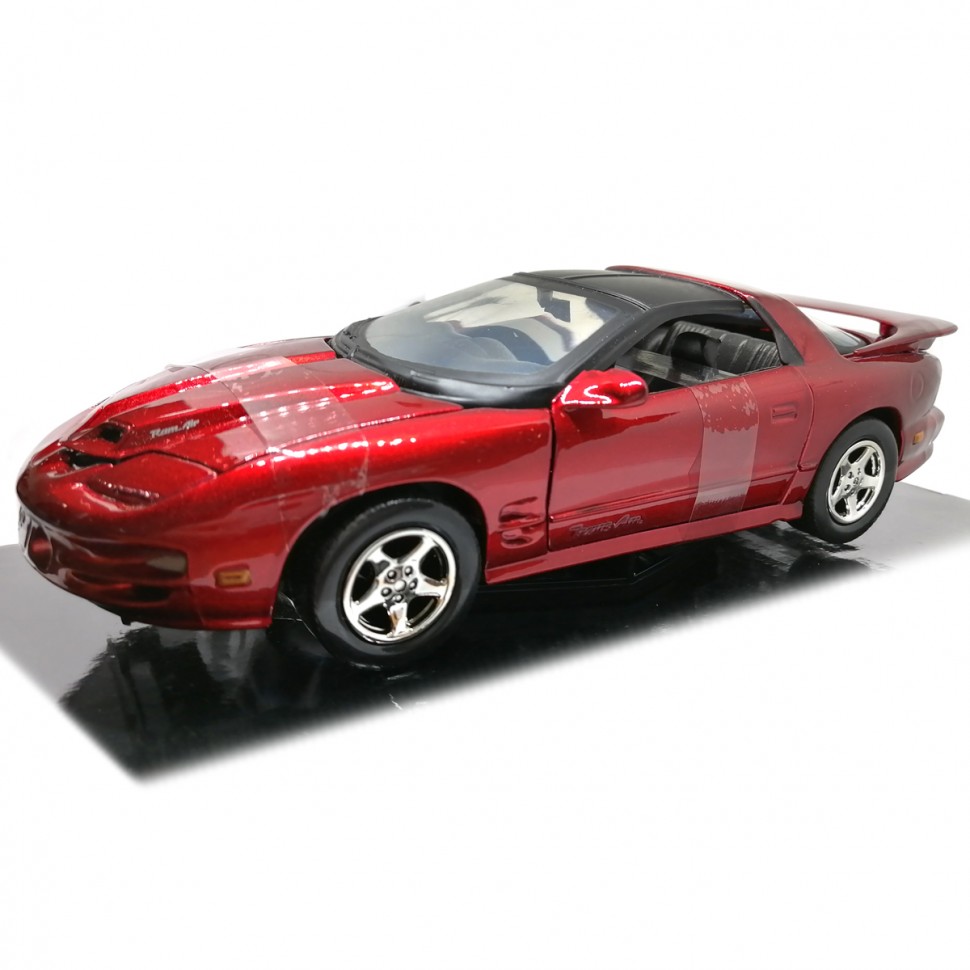 фото Коллекционная модель автомобиля motormax pontiac firebird 1999 года, масштаб 1:24 73232