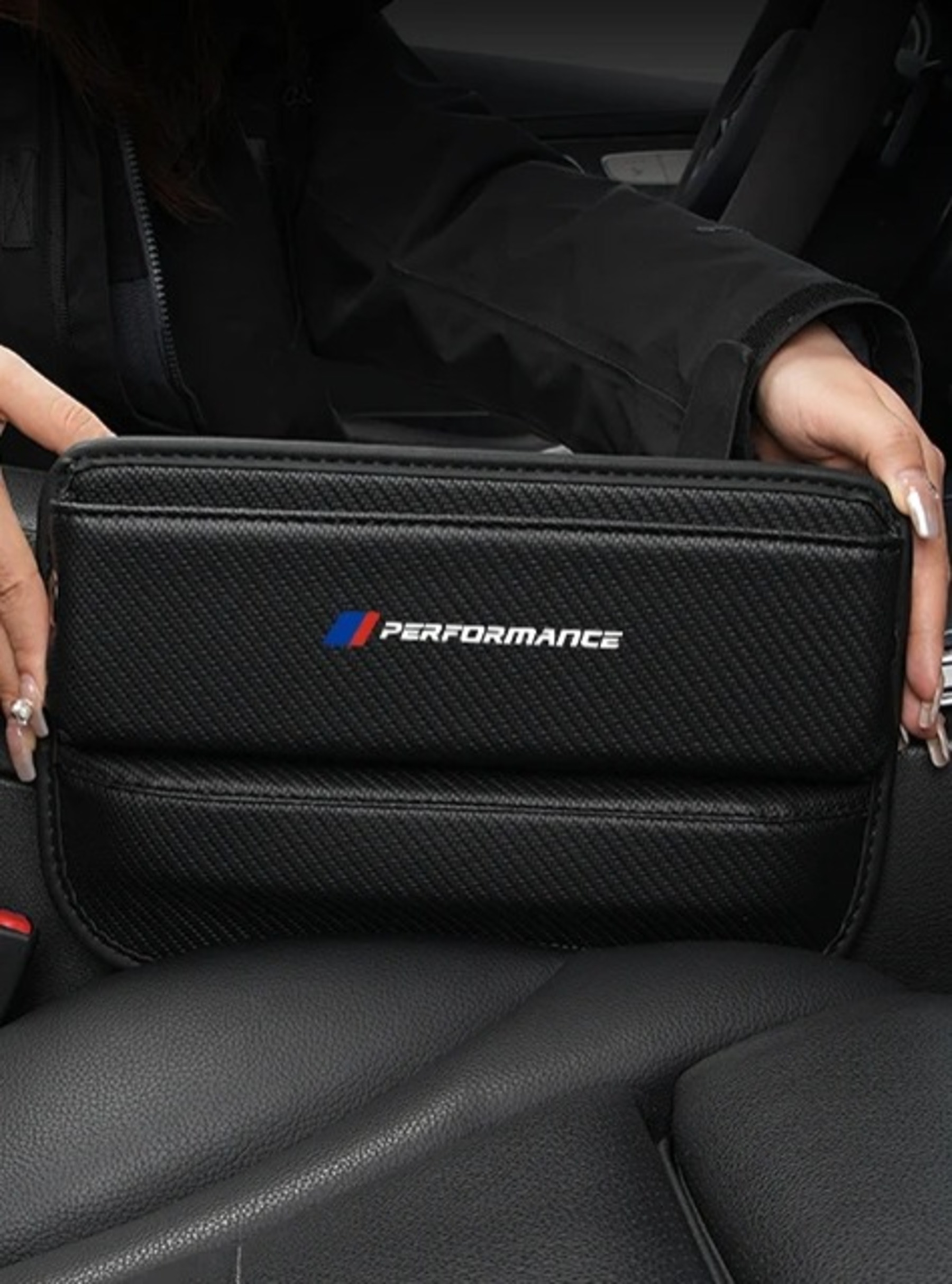

Вставка-органайзер между сидений и консолью с логотипом BMW M Performance, карбон, Черный, Автоаксессуары
