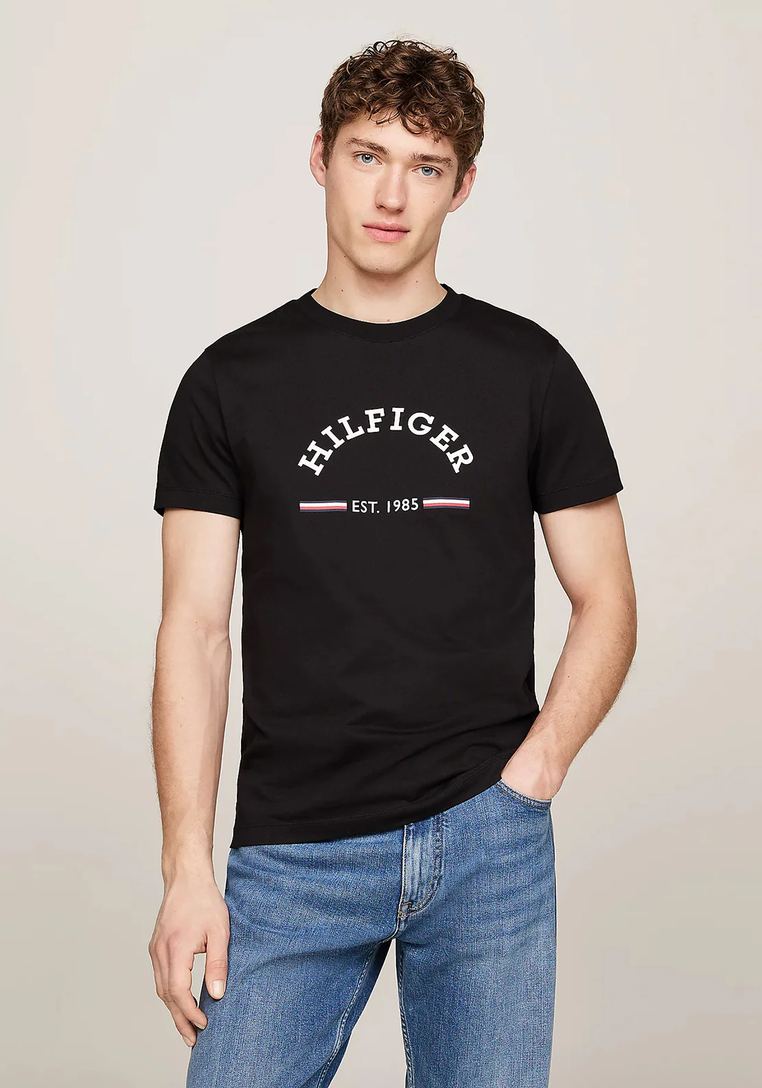 

Футболка мужская Tommy Hilfiger MW0MW35466 черная 2XL, Черный, MW0MW35466