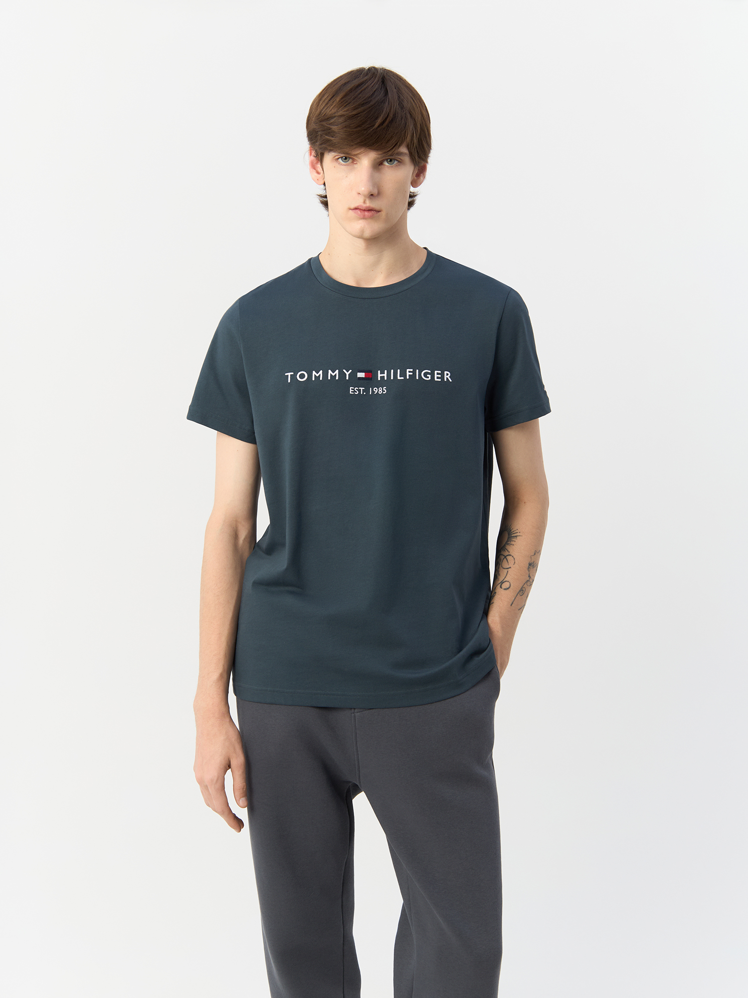 

Футболка мужская Tommy Hilfiger Logo T-shirt MW0MW11797 серая M, Серый, Logo T-shirt