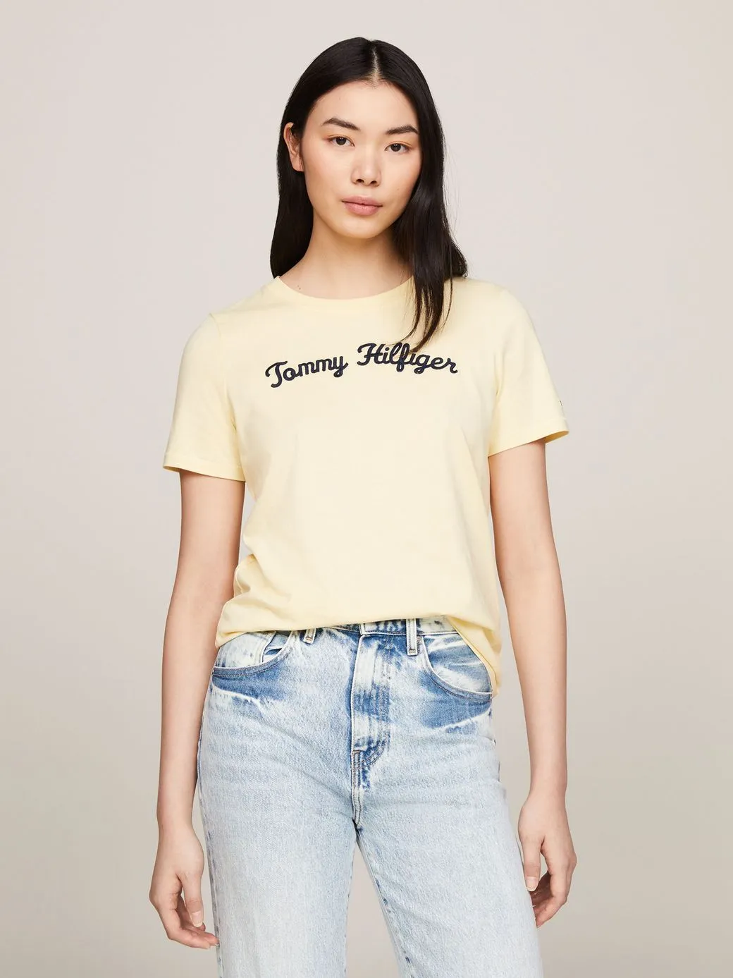Футболка женская Tommy Hilfiger WW0WW42589 желтая S 6290₽