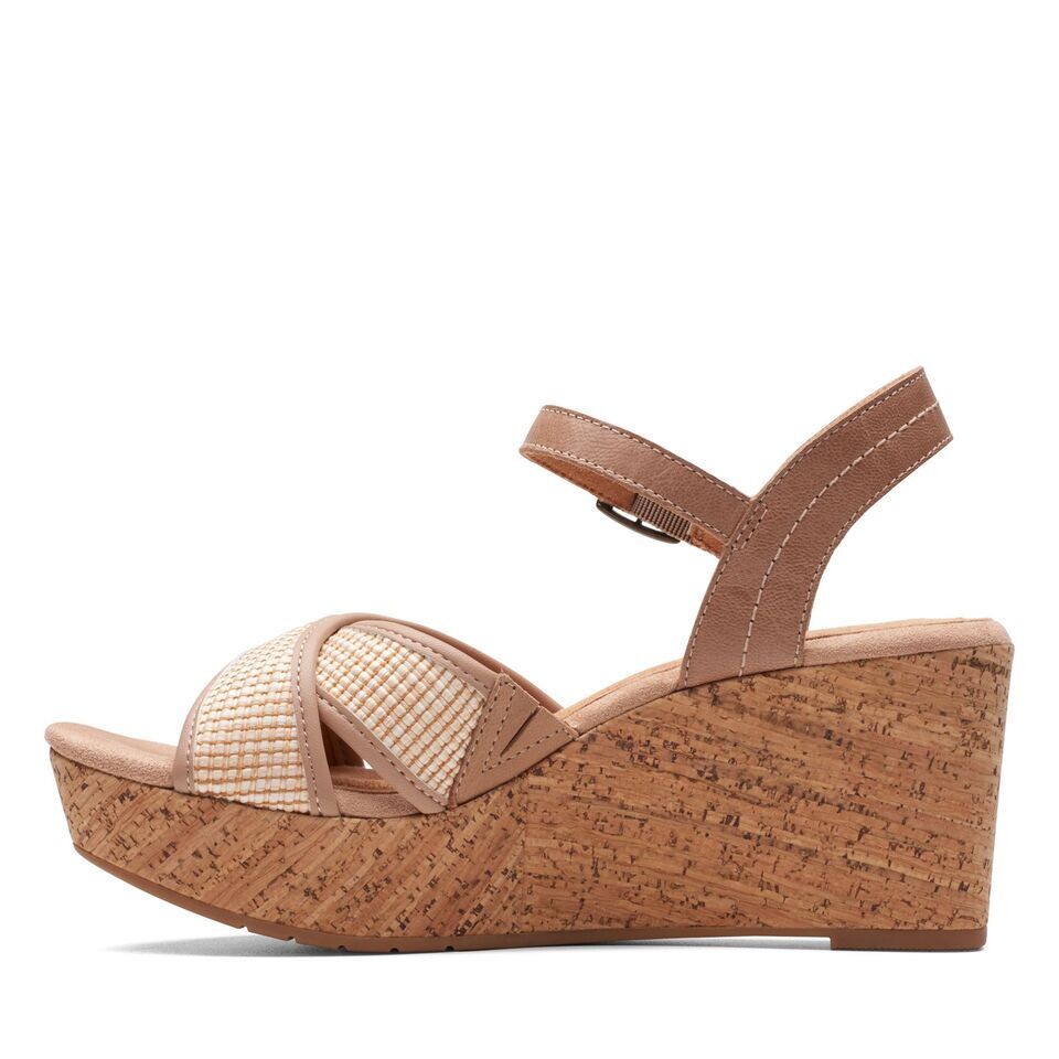 

Босоножки женский Clarks 26171442 бежевые 37 EU, Бежевый, 26171442