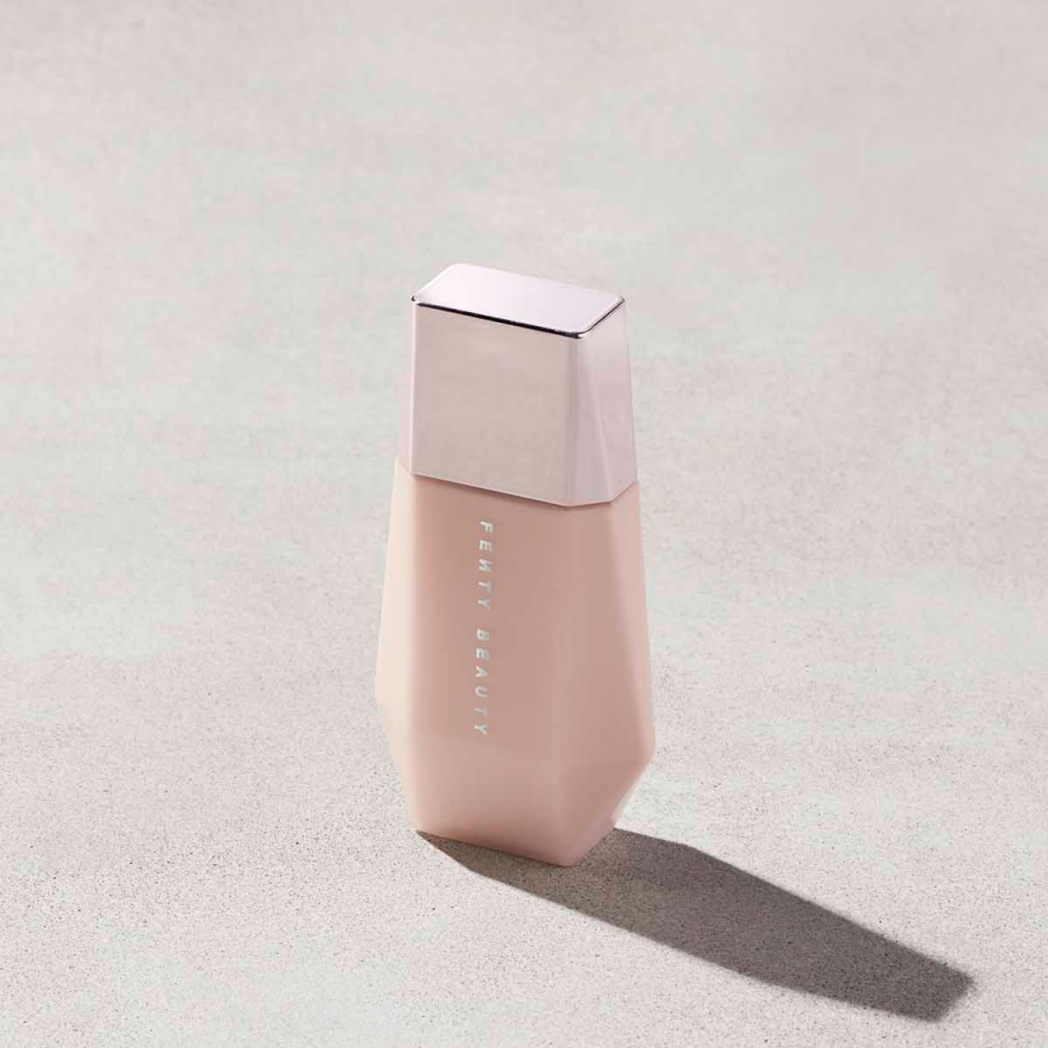 Флюид Fenty Beauty для сияния кожи EAZE DROP LIT ALL OVER GLOW ENHANCER Тон 01