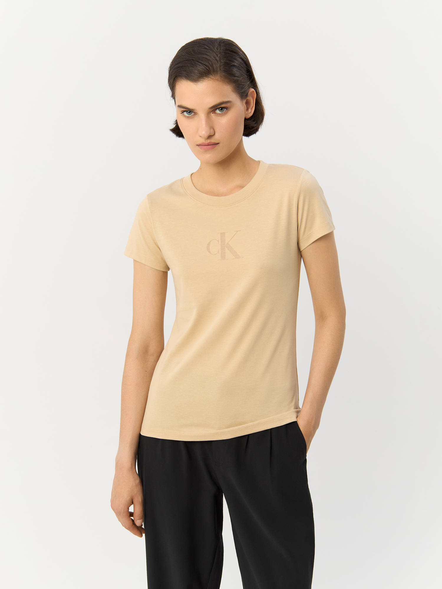 

Футболка женская Calvin Klein Jeans J20J223909 бежевая M, Бежевый, J20J223909