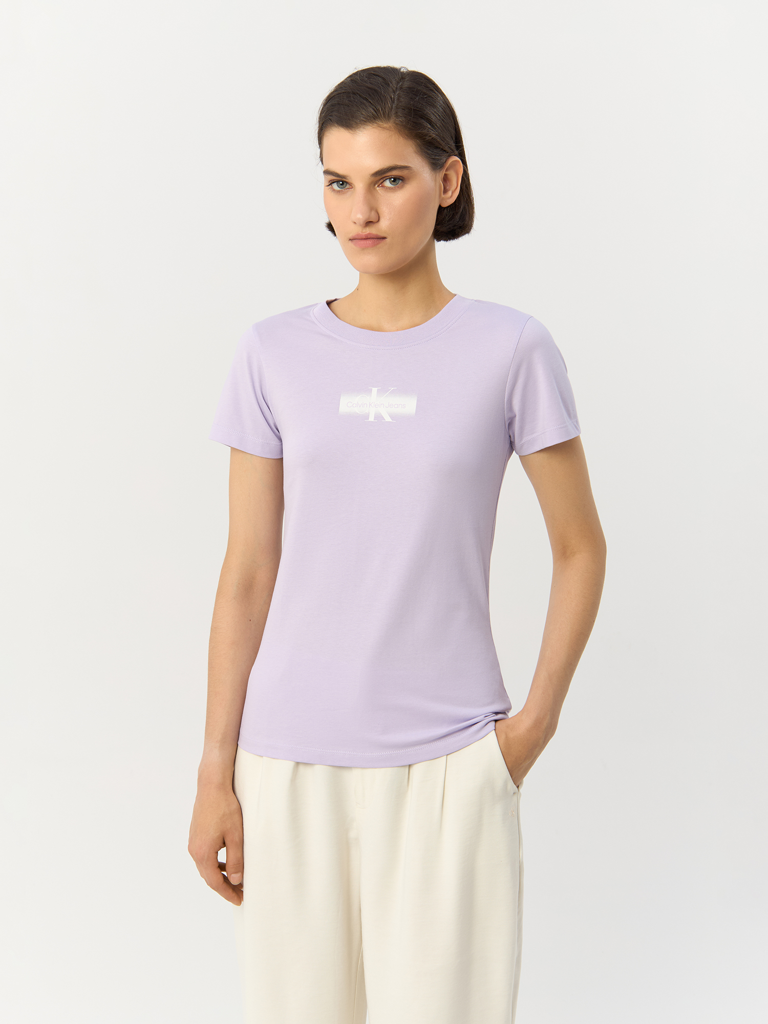 

Футболка женская Calvin Klein Jeans J20J223625 фиолетовая XL, Фиолетовый, J20J223625