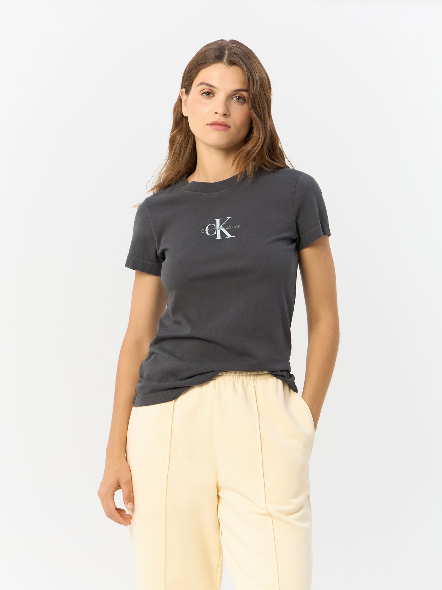 

Футболка женская Calvin Klein Jeans J20J223556 серая S, Серый, J20J223556