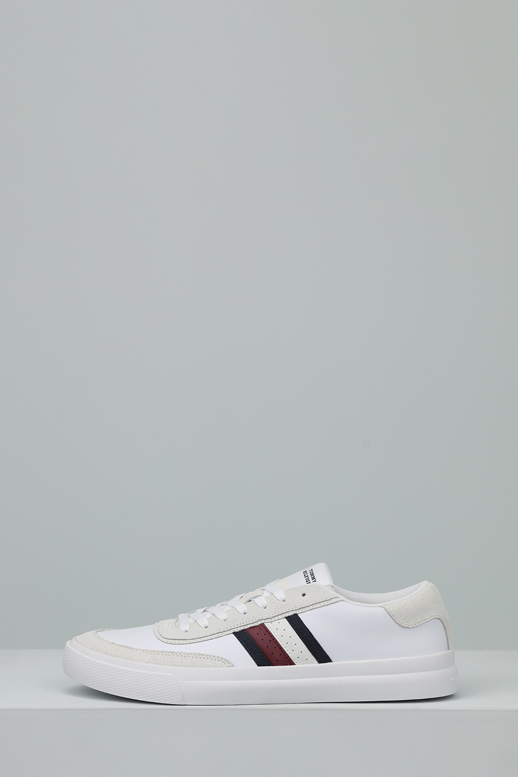 

Кеды мужские Tommy Hilfiger FM0FM04975 белые 44 EU, Белый, FM0FM04975