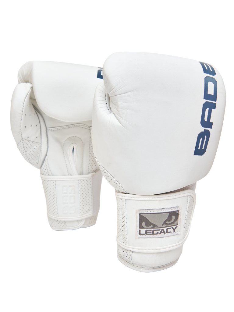 

Боксерские перчатки Bad Boy Legacy Prime Boxing Gloves - White/Grey 14 унций, 5377