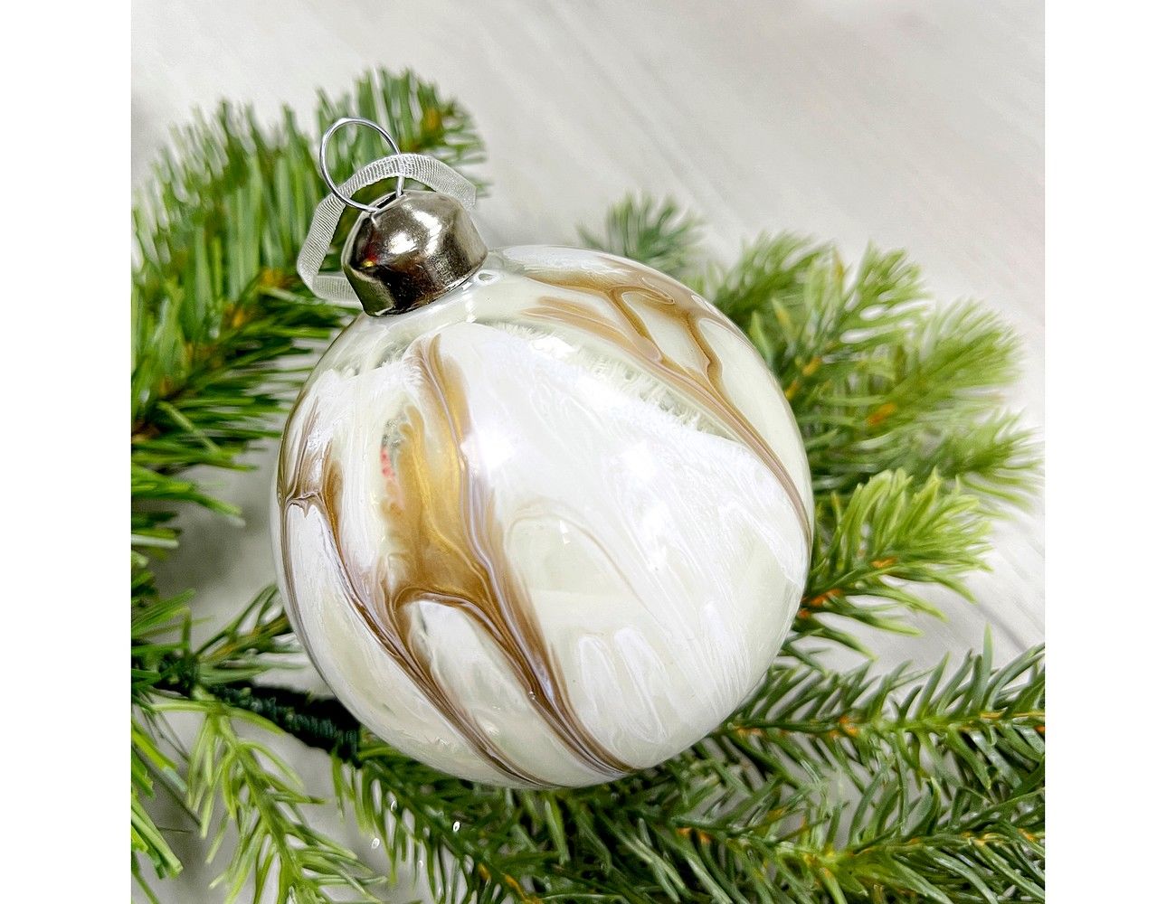 Набор стеклянных ёлочных шаров ИГРА ОТТЕНКОВ, белый, 8 см, 6 шт., Christmas Deluxe