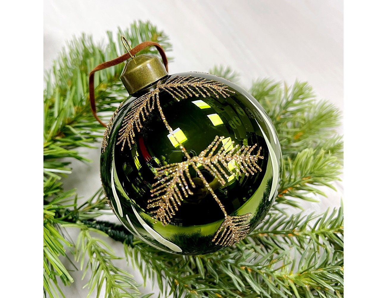 Набор стеклянных ёлочных шаров ЗОЛОТАЯ ХВОЯ, зелёный, 8 см, 6 шт., Christmas Deluxe