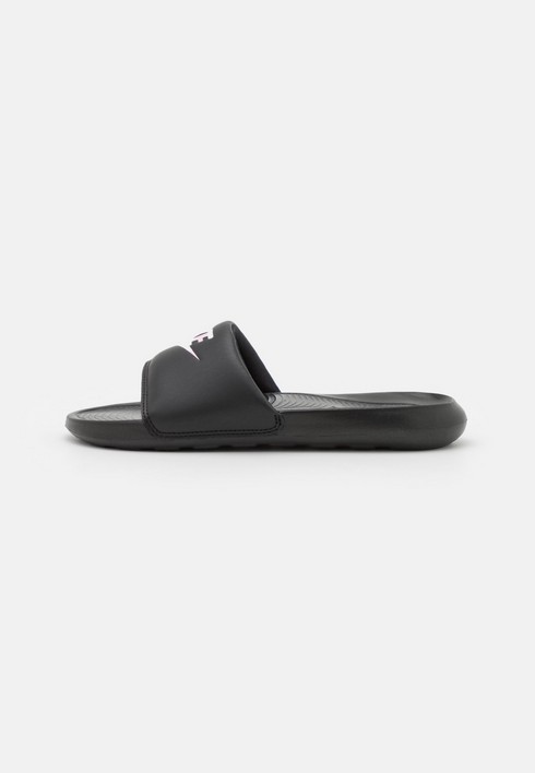 

Сланцы женские Nike Victori One Slide черные 44.5 EU (доставка из-за рубежа), Черный, Victori One Slide