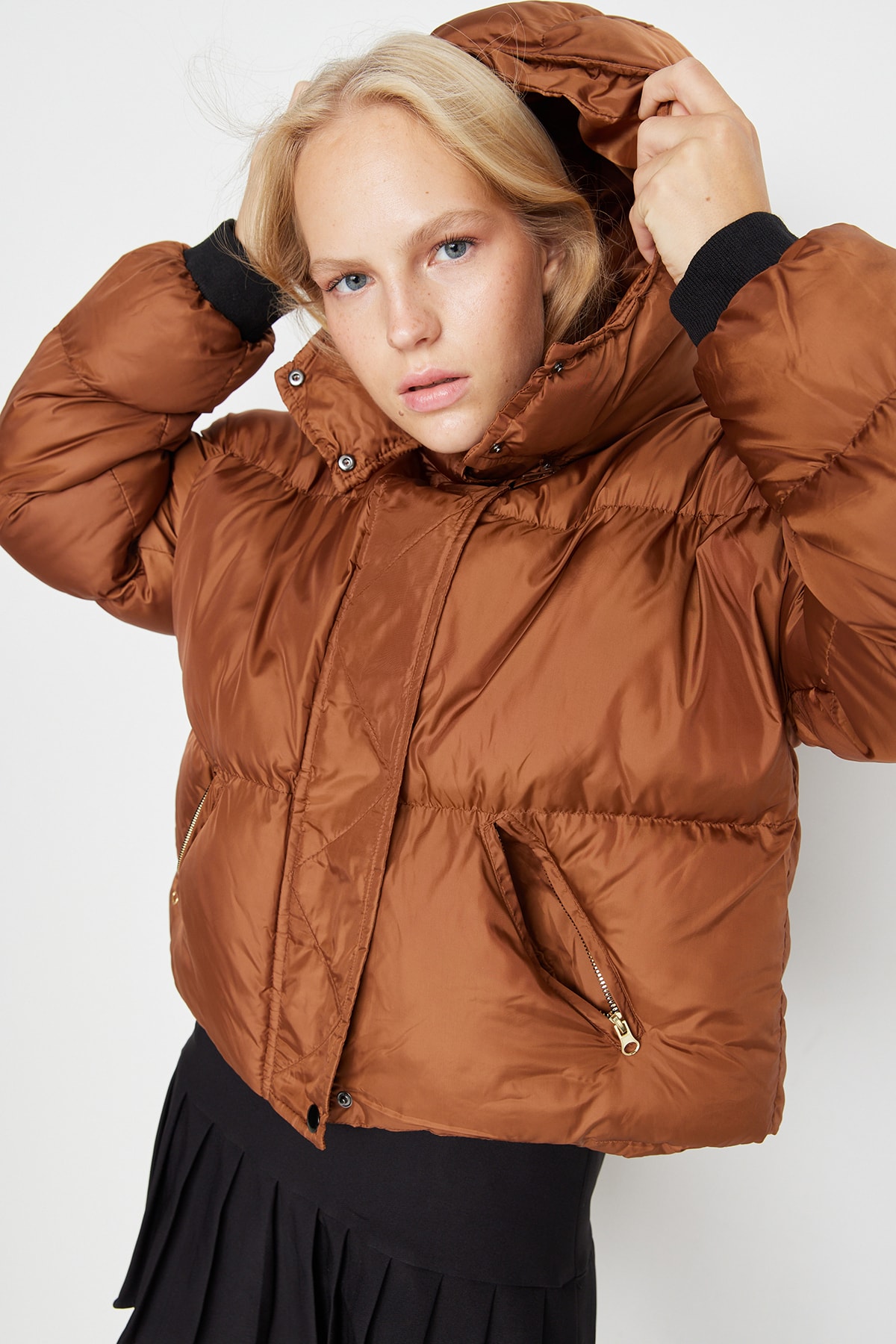 

Куртка женская Trendyol TWOAW23MO00199 коричневая S, TWOAW23MO00199