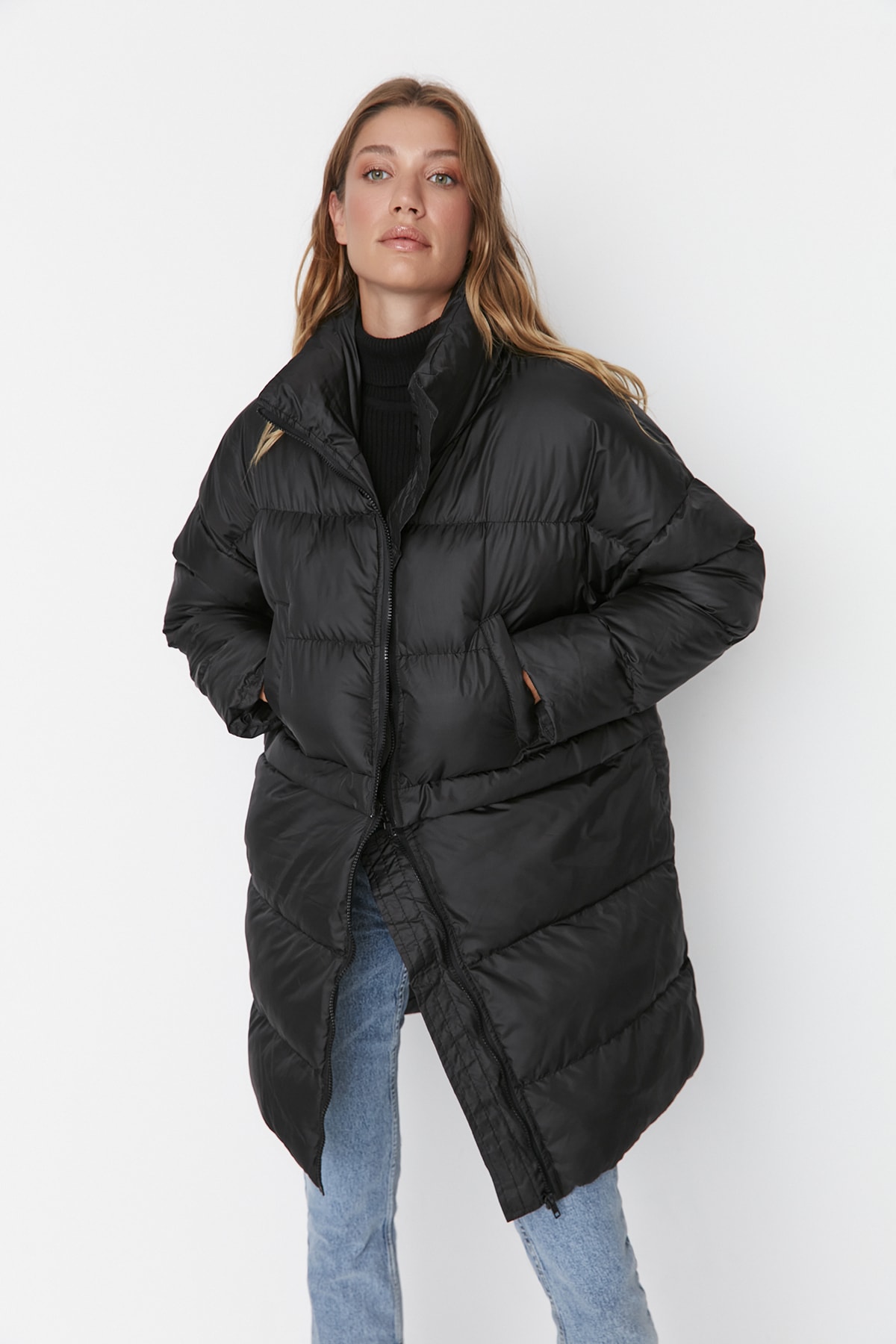 

Куртка женская Trendyol TWOAW23MO00197 черная S, TWOAW23MO00197