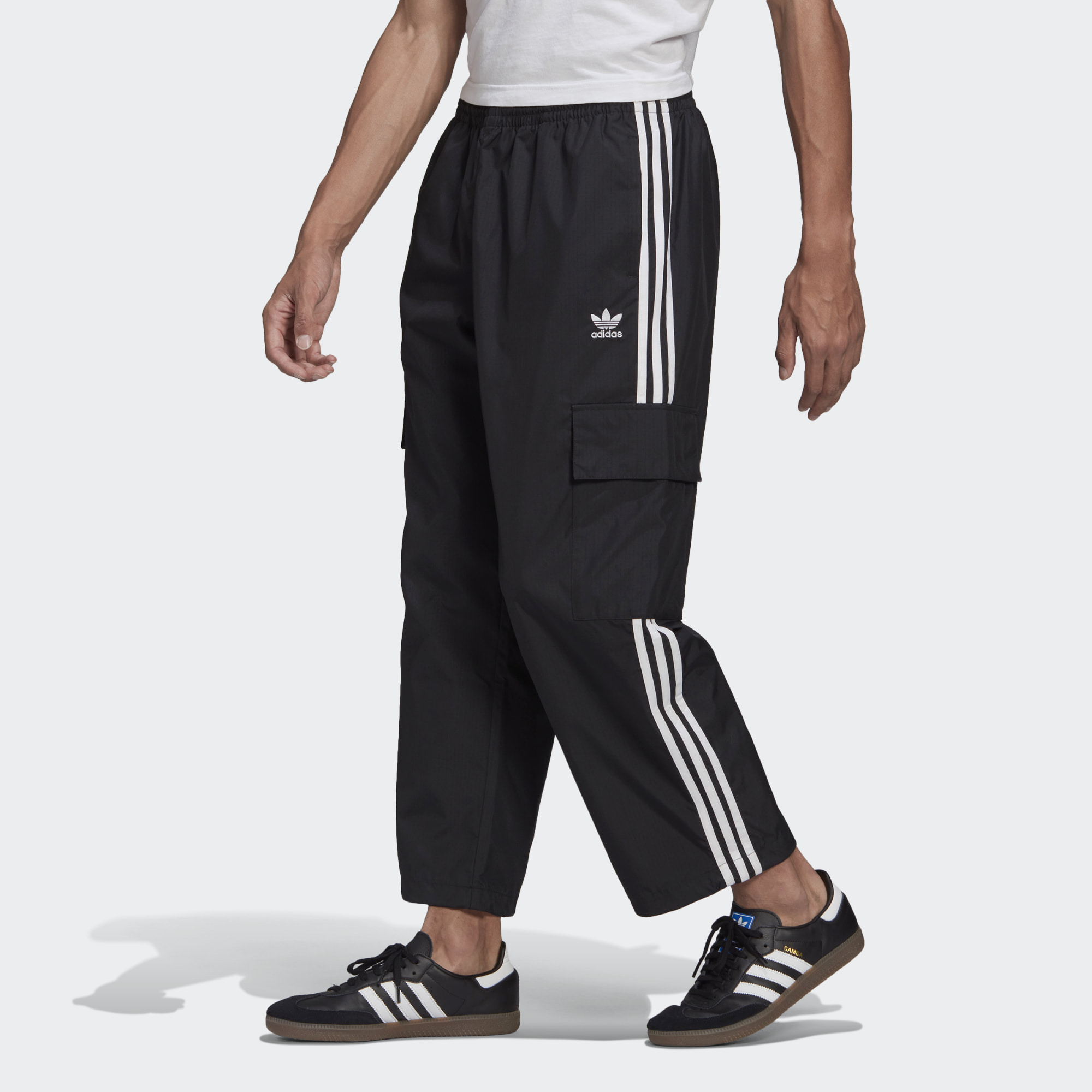 

Брюки мужские Adidas GN3449 черные S, GN3449