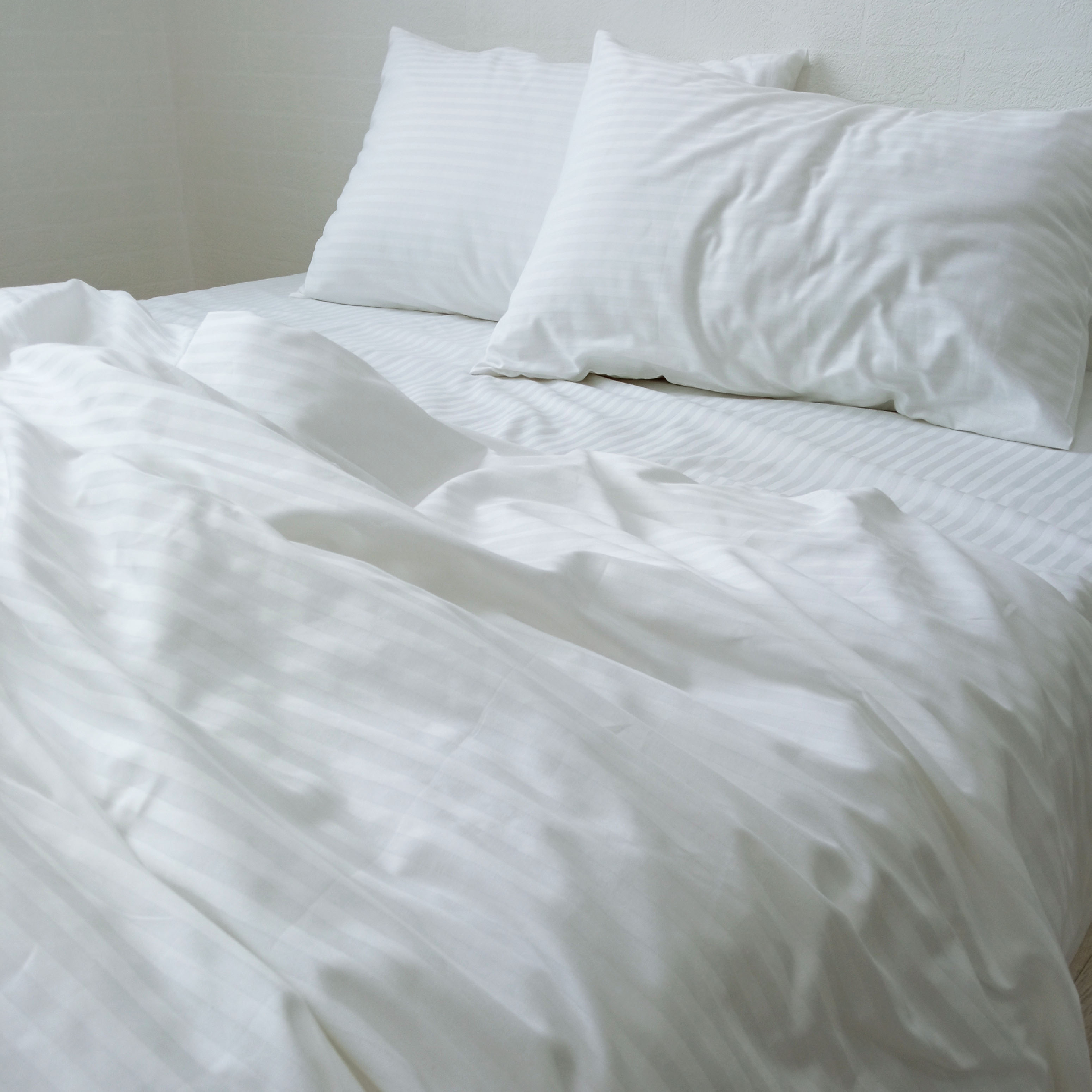 

Постельное белье AstetHome из сатина-страйп с простыней на резинке евро 160х200х30, КПБ, сатин страйп