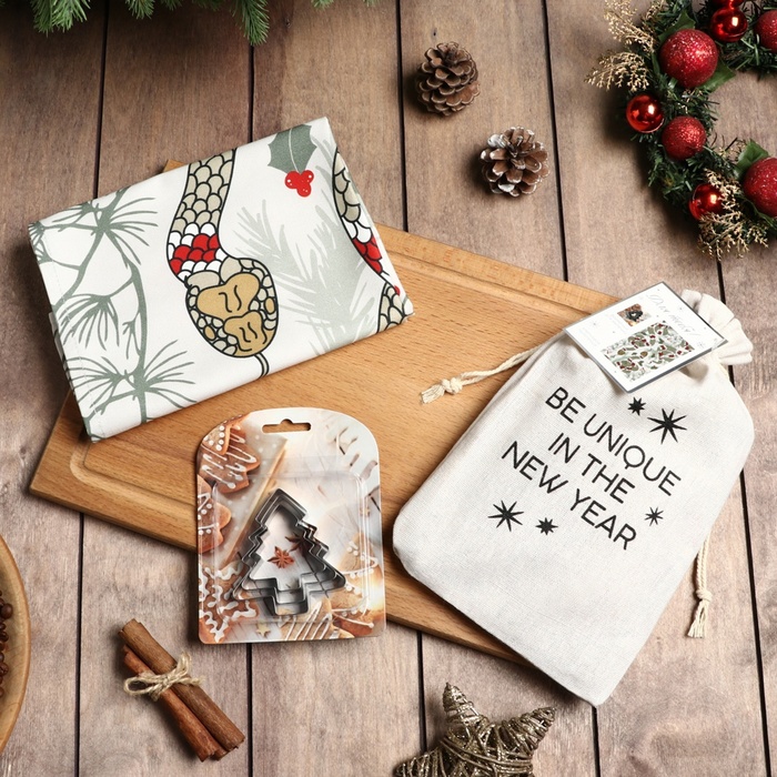 

Набор кухонный Этель "Теплых пожеланий": полотенце 40х70 см, формы для запекания - 3 шт., Разноцветный