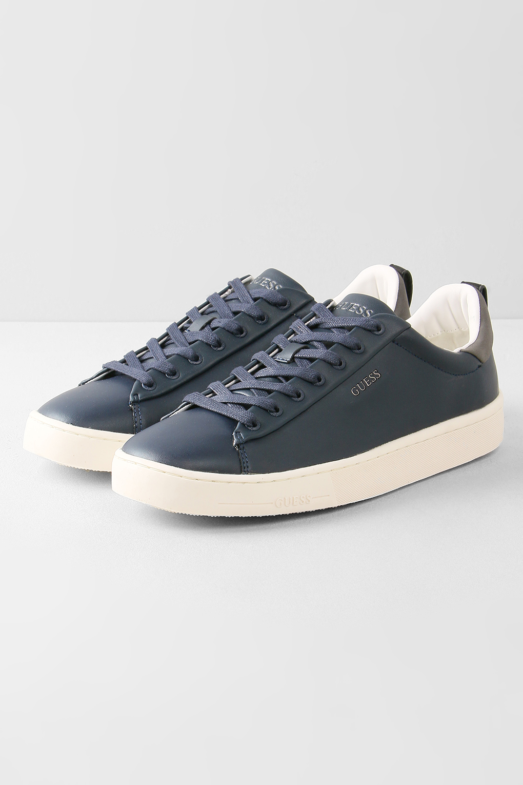 

Кеды мужские Guess FMVIC8 LEA12 голубые 40 RU, FMVIC8 LEA12