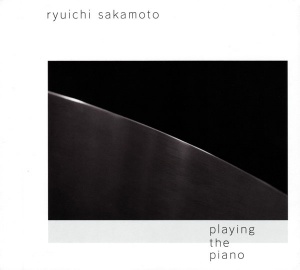 

RYUICHI SAKAMOTO - Playing The Piano