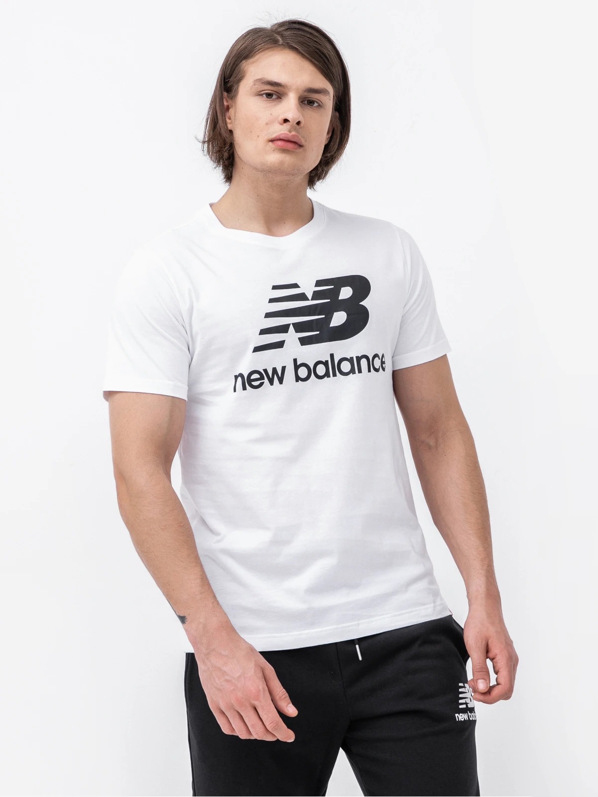 фото Футболка мужская new balance new balance essentials stacked logo t-shirt белая xs