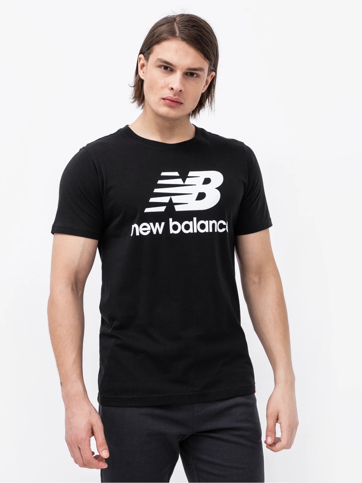 фото Футболка мужская new balance new balance essentials stacked logo t-shirt черная xs