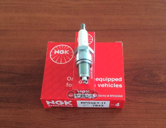 

Свеча зажигания NGK 7843