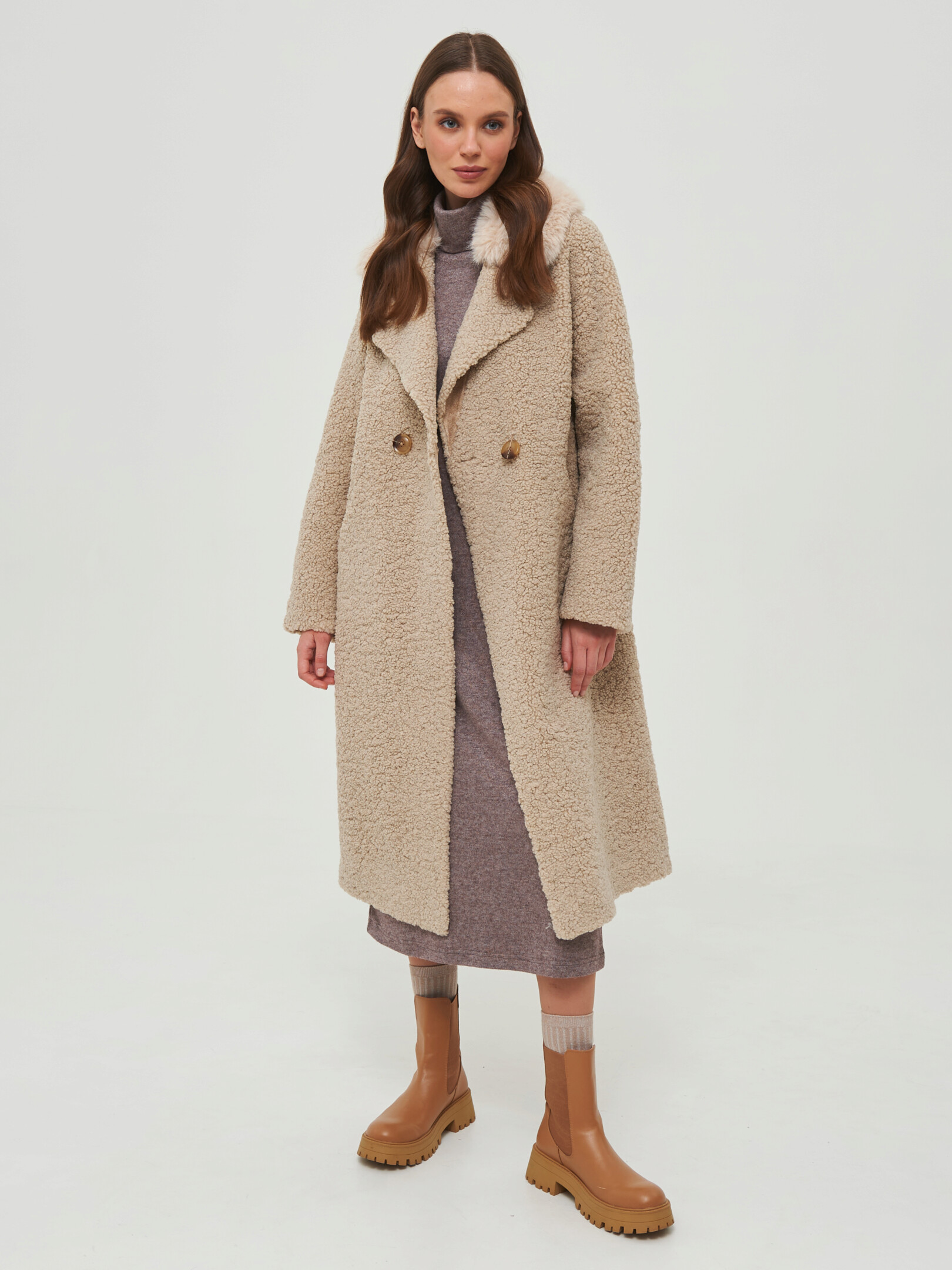 Шуба женская Каляев 69411 бежевая 42 RU