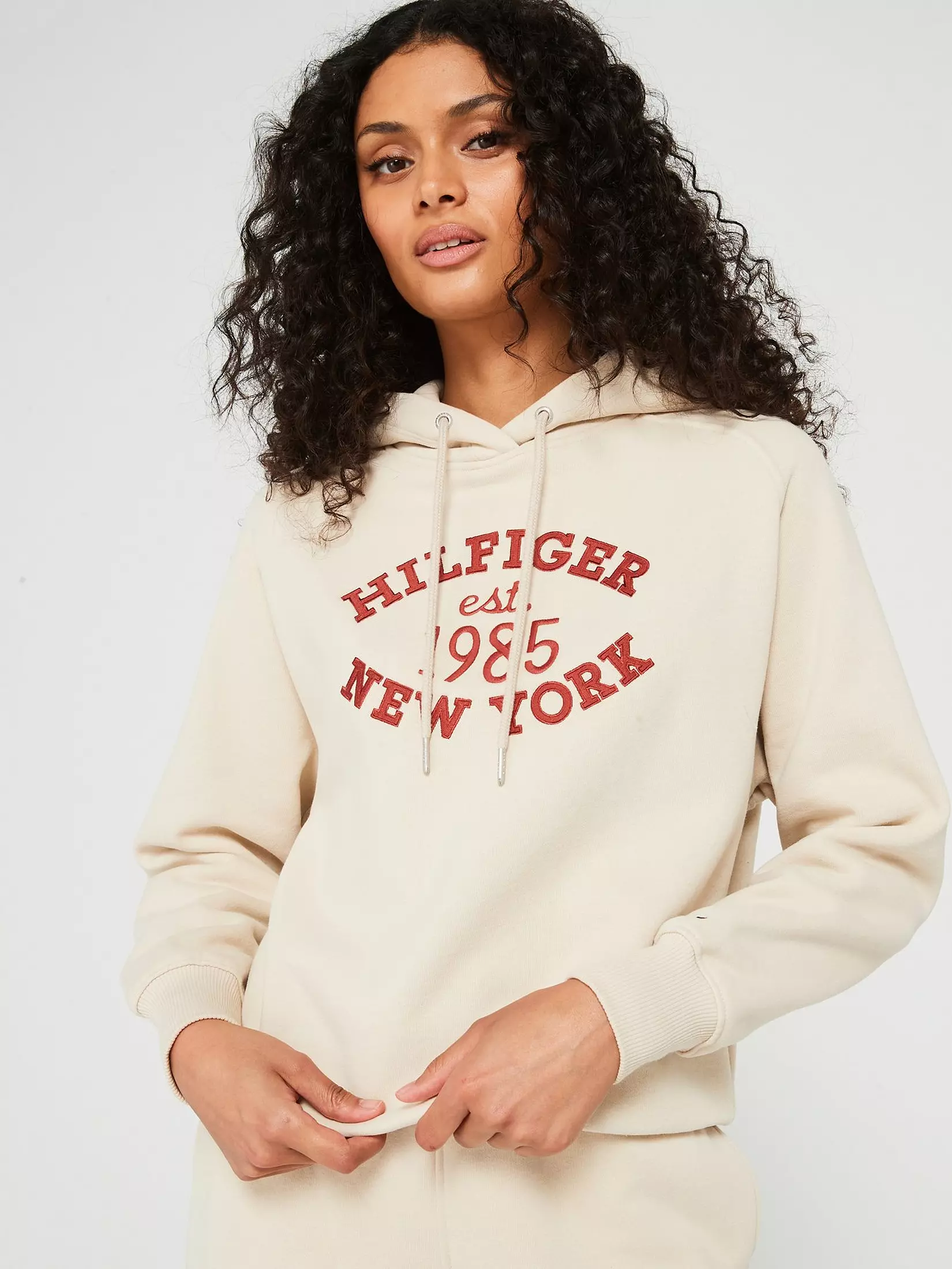 Худи женское Tommy Hilfiger WW0WW42098 бежевое 2XS 16790₽