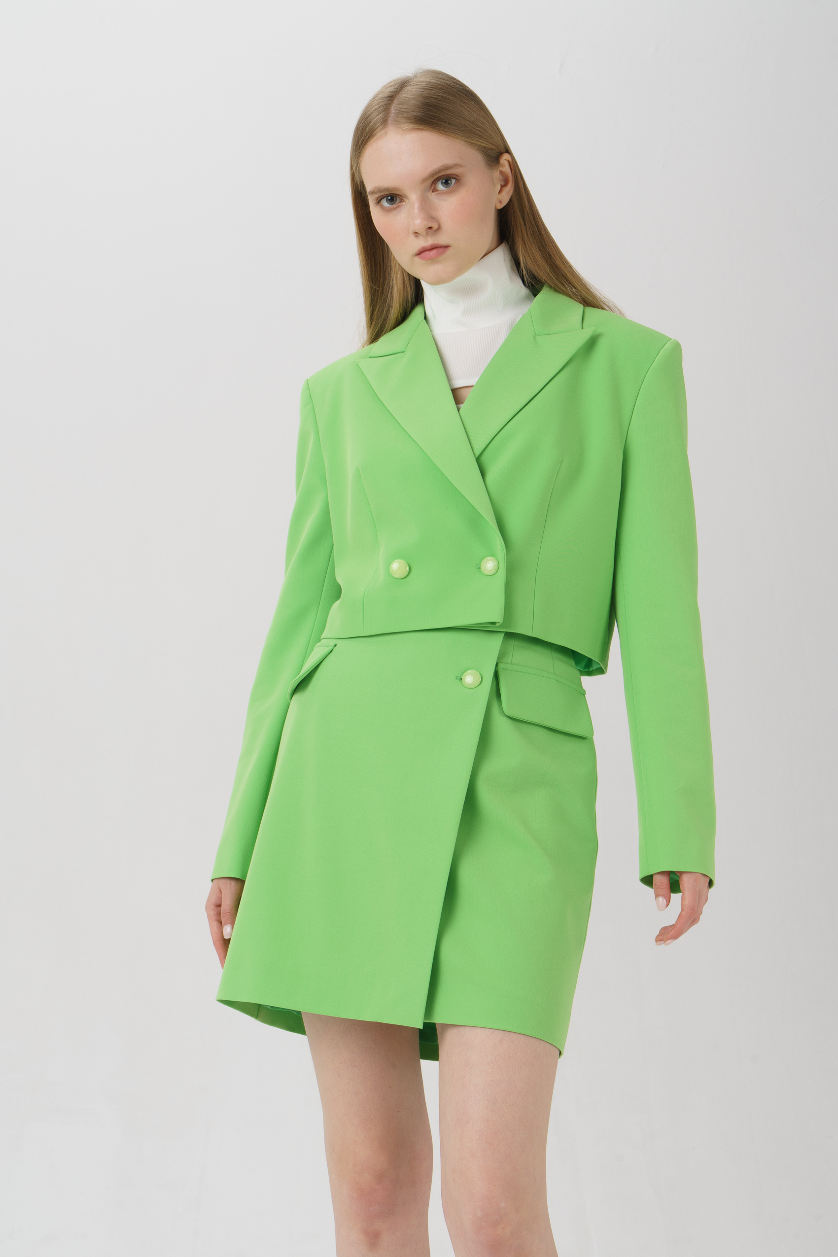 

Костюм женский Ennergiia SS22-ENN05 зеленый 48 RU, SS22-ENN05