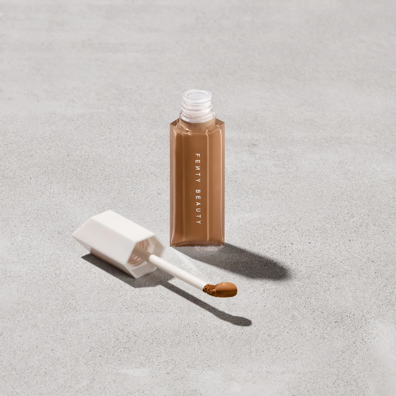 Консилер Fenty Beauty We're Even Hydrating Longwear Concealer Тон 400 N