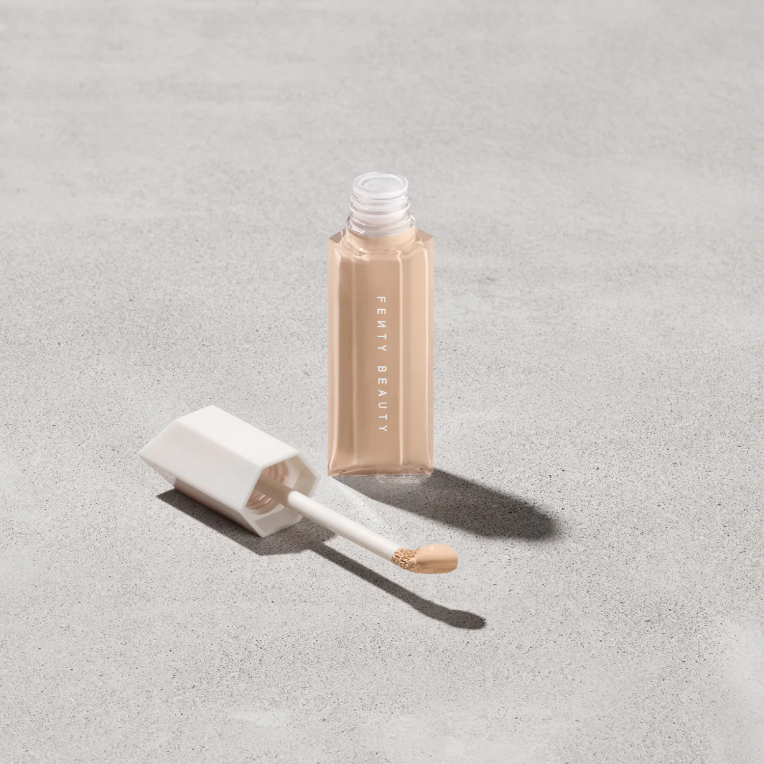 Консилер Fenty Beauty We're Even Hydrating Longwear Concealer Тон 225 N