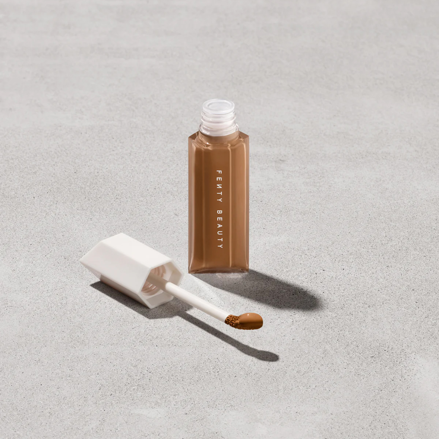 Консилер Fenty Beauty We're Even Hydrating Longwear Concealer Тон 410 W