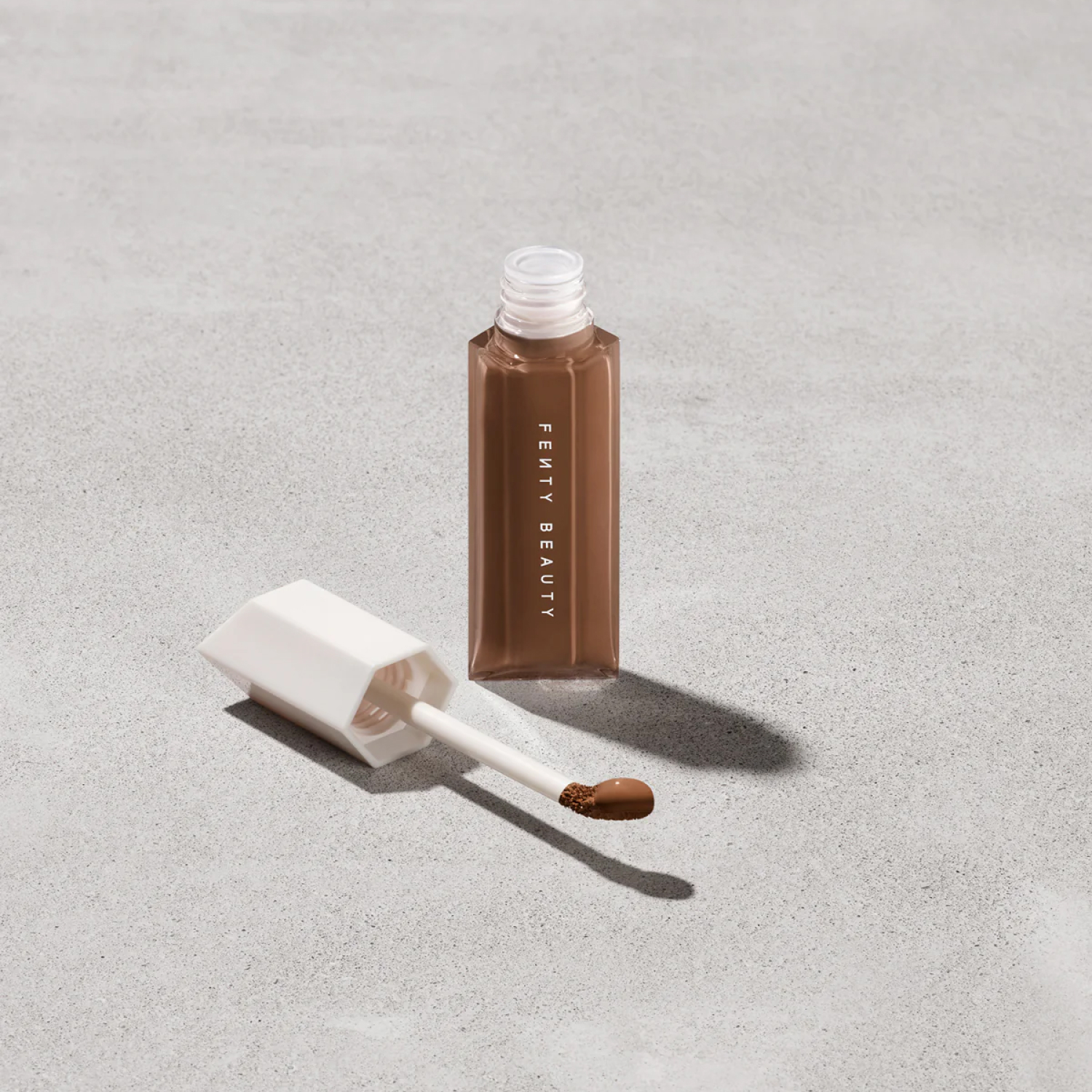 Консилер Fenty Beauty We're Even Hydrating Longwear Concealer Тон 170 C