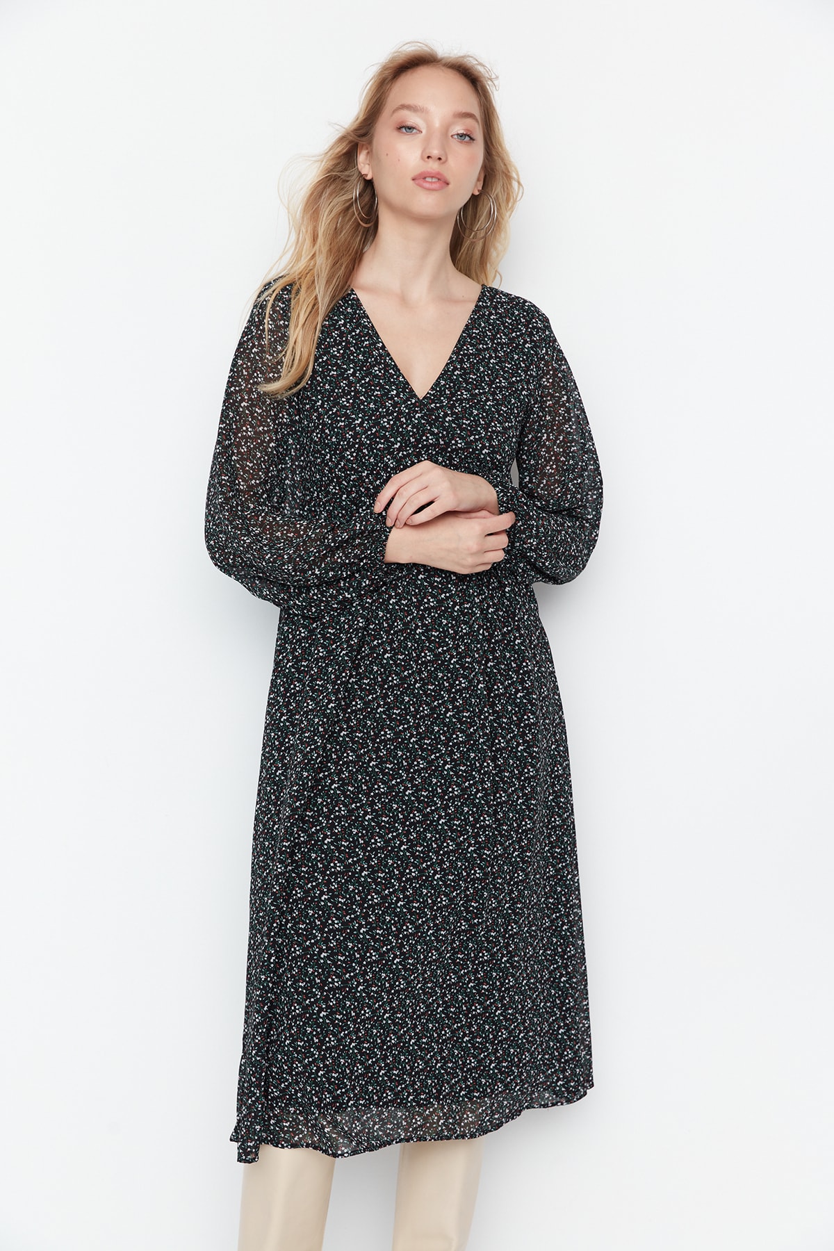 

Платье женское Trendyol TWOAW23EL01312 черное 36, Черный, TWOAW23EL01312